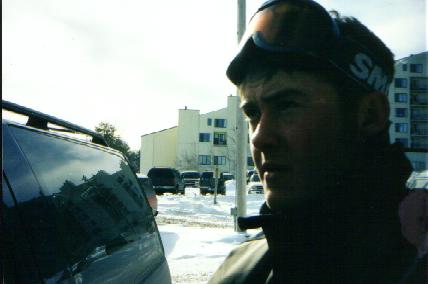 joshgoggles.jpg (15944 bytes)